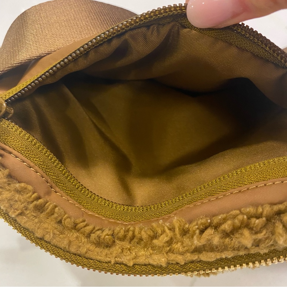 Lululemon Sherpa camel Everywhere Belt bag - Picture 7 of 10